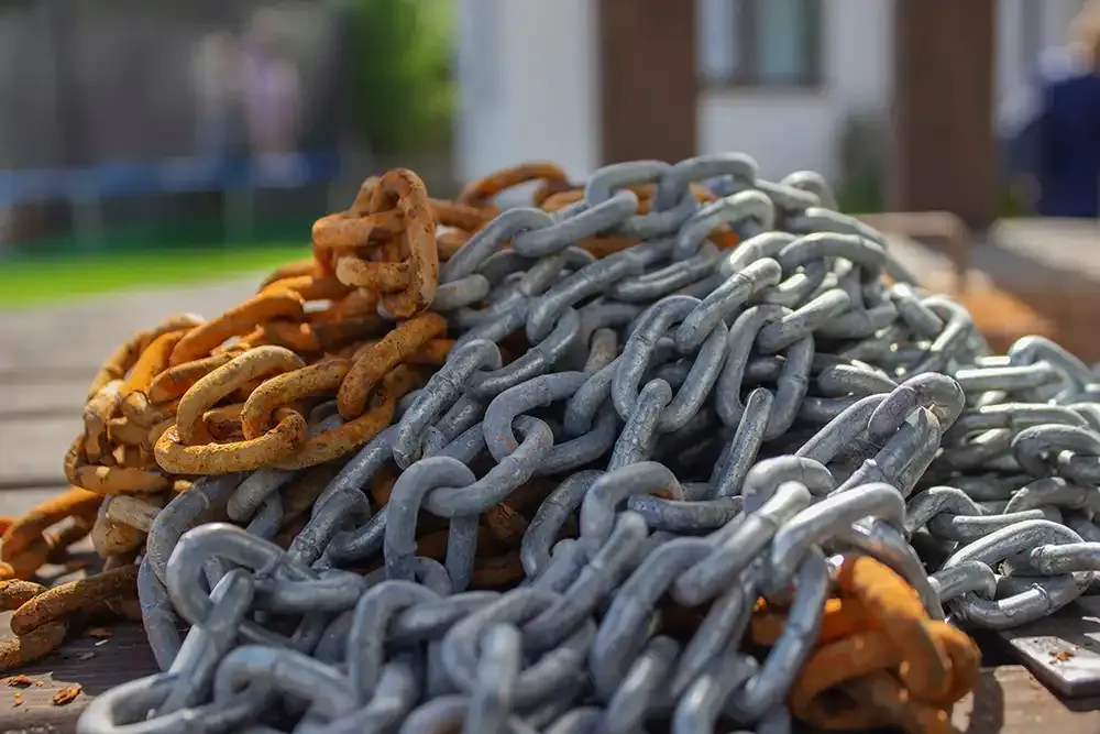 rusty and non-rusty chain together