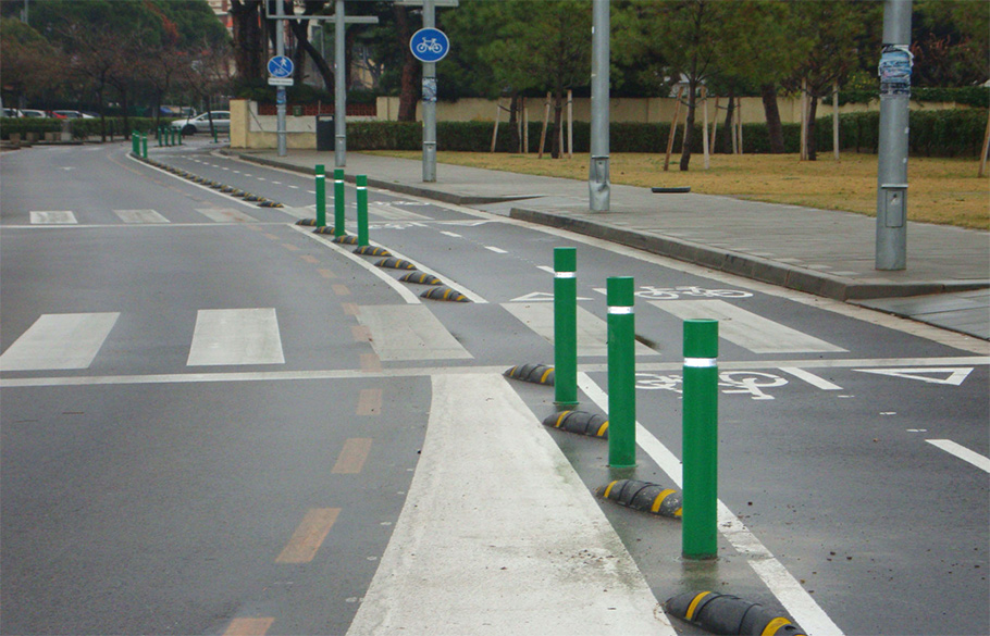 Reliance Foundry’s bendable bollards installed along a bike lane